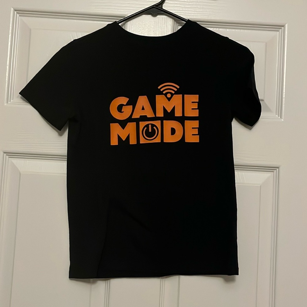 Black, Cat & Jack gamer tee. Size 8.